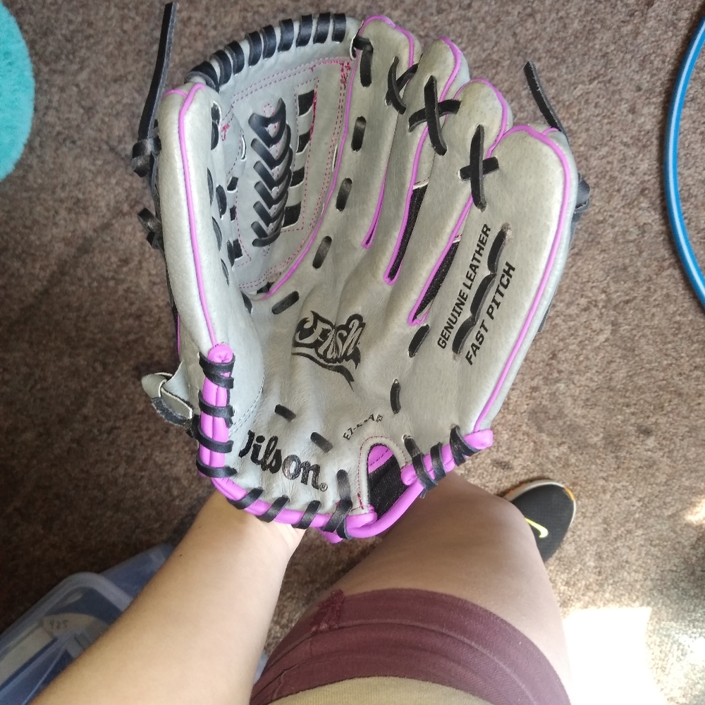 Softball glove